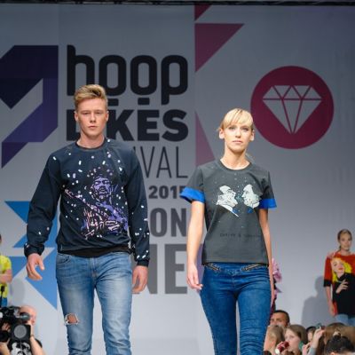 pokaz-promujacy-save-the-music-otworzyl-dzialania-strefy-fashion-na-hoop-likes-festival
