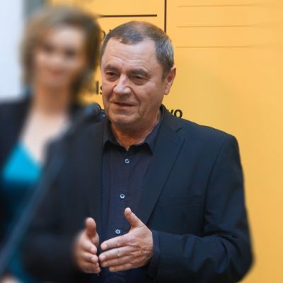 przygniatajaca-przewaga-amatorow-przy-mikrofonie-szkodzi-kulturze-muzycznej-wywiad-z-tomaszem-szachowskim